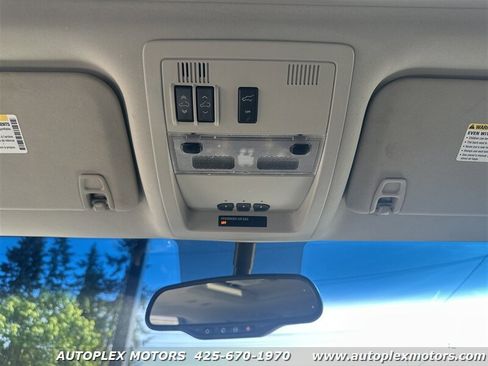 Used 2011 GMC Yukon Denali image 31