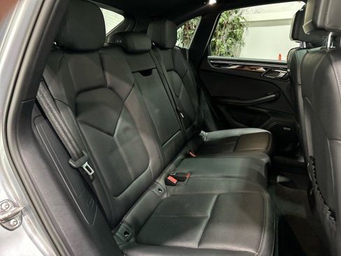 Used 2021 Porsche Macan AWD/4WD image 48