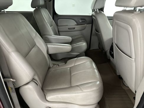 Used 2007 GMC Yukon XL SLT w/ SLT Preferred Equipment Group AWD/4WD image 22