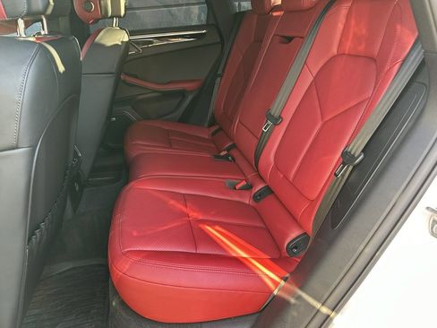 Certified 2025 Porsche Macan image 19