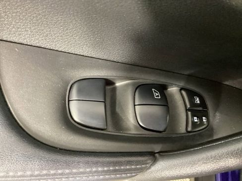 Used 2019 Nissan Rogue SV w/ Sun & Sound Touring Package image 18