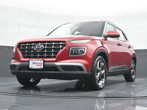 Used 2023 Hyundai Venue FWD image 16