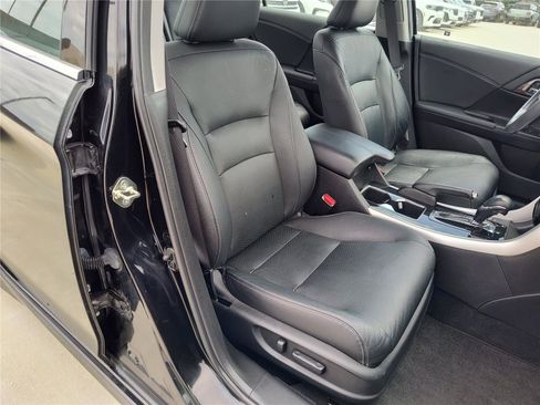 Used 2017 Honda Accord Touring image 22