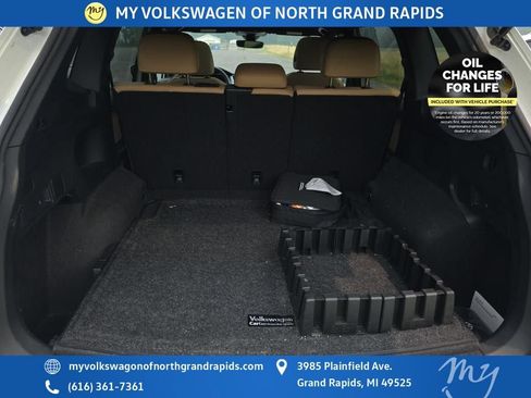 Certified 2023 Volkswagen Tiguan SE w/ Panoramic Sunroof Package AWD/4WD image 6