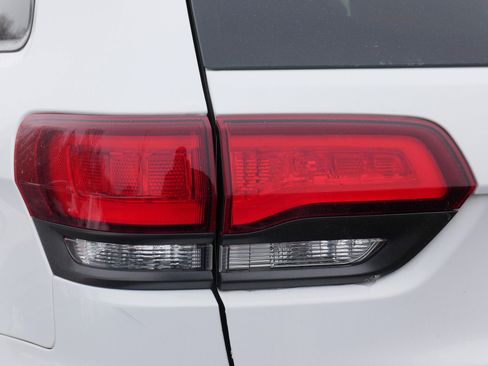 Used 2018 Jeep Grand Cherokee High Altitude image 17