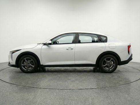Used 2025 Kia K4 LXS image 5