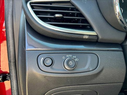 Used 2022 Buick Encore Preferred w/ Safety Package image 31