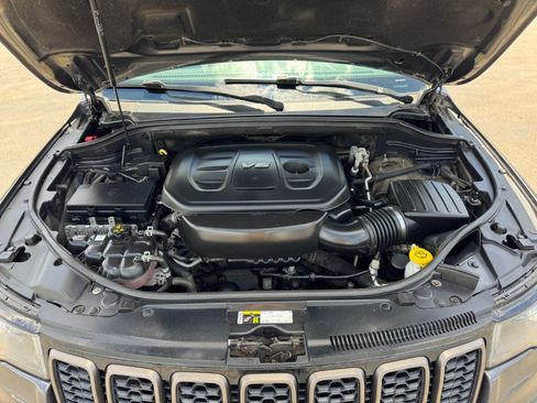 Used 2017 Jeep Grand Cherokee Laredo 75th Anniversary AWD/4WD image 25