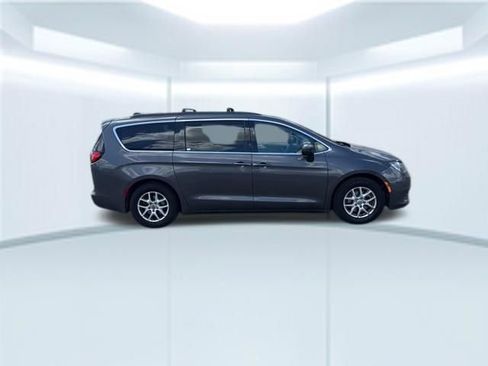 Used 2021 Chrysler Voyager Lxi FWD image 5