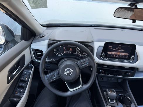 Used 2024 Nissan Rogue SV image 5