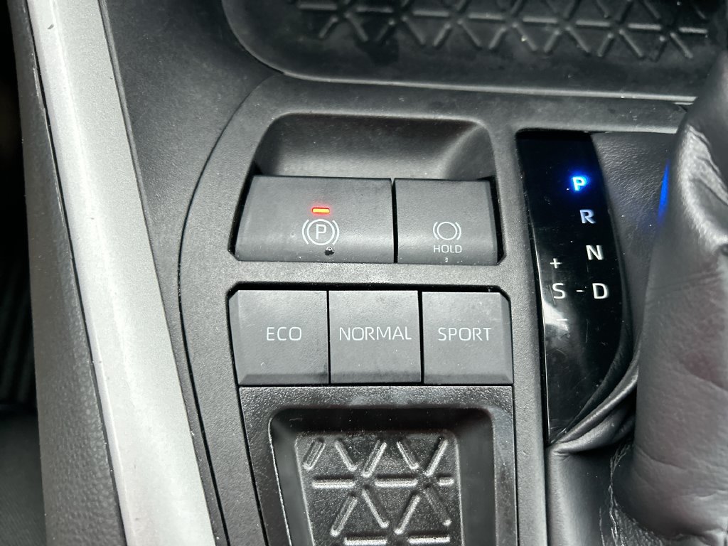 Certified 2024 Toyota RAV4 LE FWD image 32