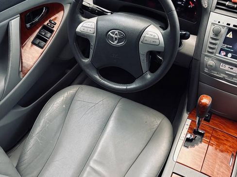 Used 2011 Toyota Camry XLE w/ XLE Extra-Value Pkg #1 FWD image 4