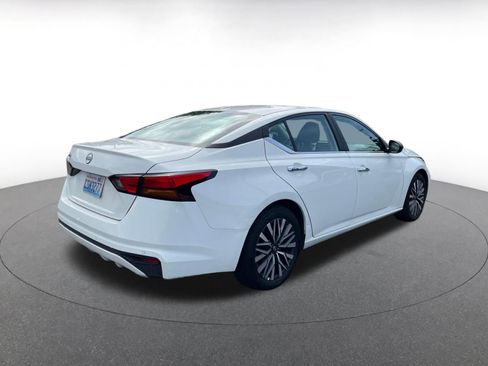 Used 2025 Nissan Altima 2.5 SV FWD image 7