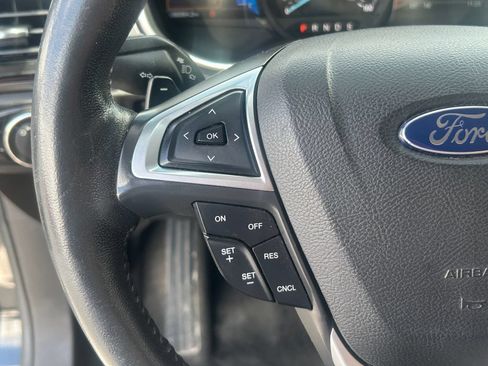 Used 2016 Ford Fusion SE FWD image 18
