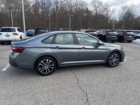 Certified 2025 Volkswagen Jetta Sport image 10