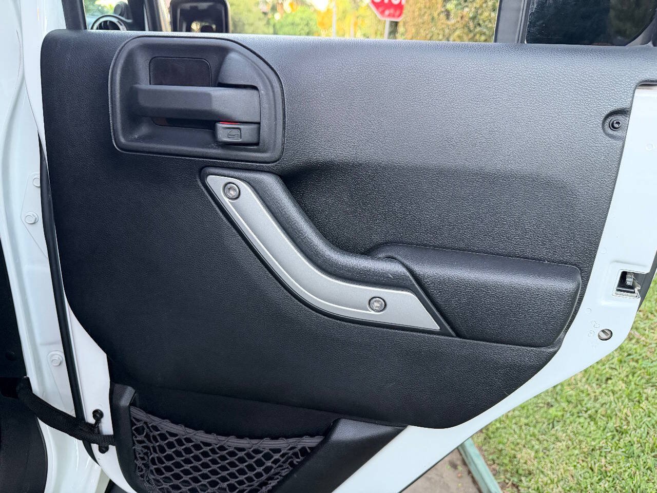 Used 2014 Jeep Wrangler Unlimited Sahara w/ Connectivity Group AWD/4WD image 23