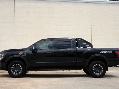 Used 2021 Nissan Titan PRO-4X w/ Pro-4x Convenience Package AWD/4WD image 9