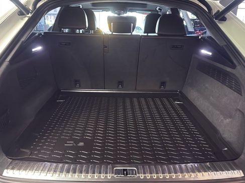 Used 2019 Audi Q8 Prestige image 19