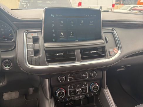 Used 2024 Chevrolet Suburban Premier RWD image 17