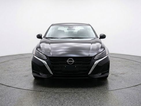 Used 2025 Nissan Altima 2.5 SV image 2