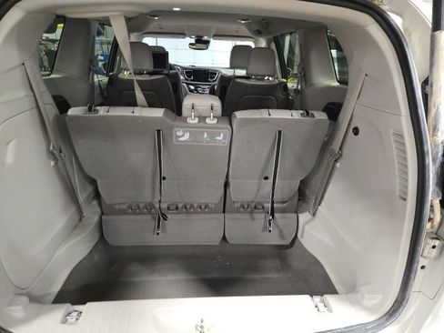 Used 2019 Chrysler Pacifica Touring-L Plus w/ Advanced Safetytec Group FWD image 12