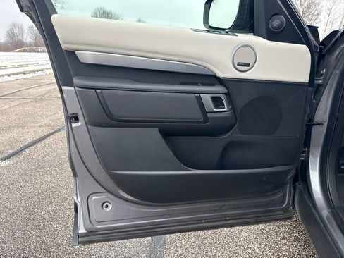 Used 2021 Land Rover Discovery S R-Dynamic image 9