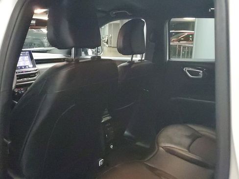 Used 2026 Jeep Compass Latitude image 14