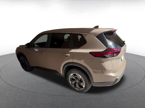 Used 2025 Nissan Rogue SV image 10