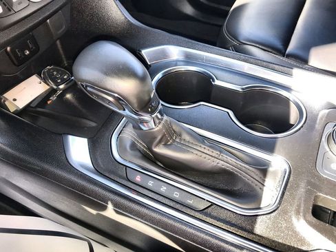 Used 2023 Chevrolet Traverse LT image 19