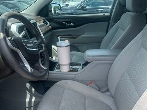 Used 2021 GMC Acadia SLE w/ Driver Convenience Package FWD image 2