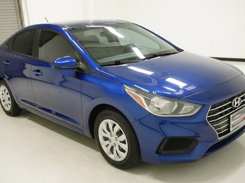 Used 2022 Hyundai Accent SE image 3