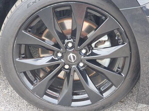 Used 2023 Nissan Maxima SR w/ Sport Mat Group FWD image 10