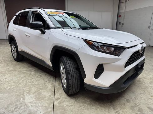 Used 2020 Toyota RAV4 LE image 7