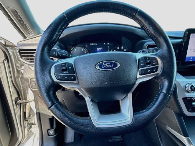 Certified 2021 Ford Explorer XLT w/ Equipment Group 202A AWD/4WD image 13