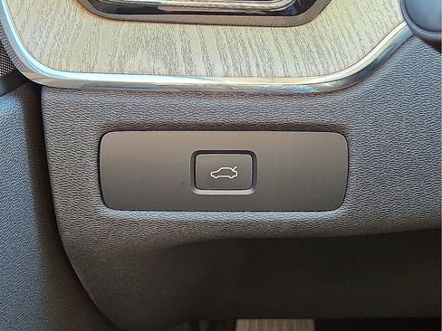 New 2026 Volvo XC60 B5 Core w/ Climate Package image 31