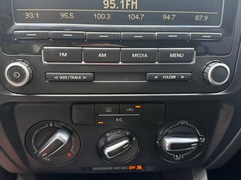 Used 2013 Volkswagen Jetta SE FWD image 14