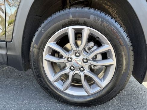 Used 2024 GMC Terrain SLT image 40