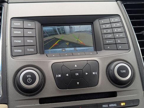 Used 2018 Ford Taurus SEL image 15