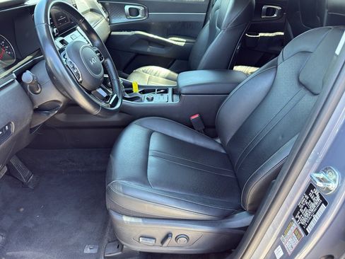 Used 2022 Kia Sorento S FWD image 12