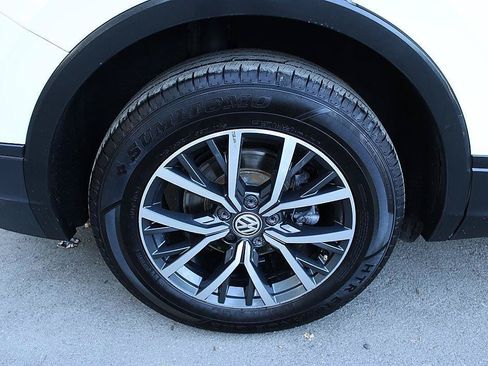 Used 2019 Volkswagen Tiguan SE w/ Panoramic Sunroof Package FWD image 14