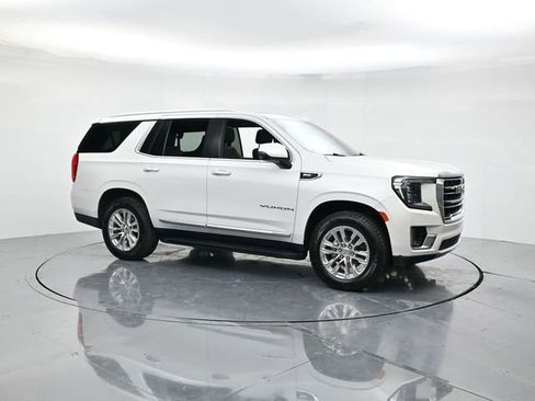 Used 2022 GMC Yukon SLT w/ SLT Premium Package image 3
