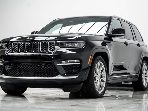 Used 2023 Jeep Grand Cherokee Summit w/ Luxury Tech Group V AWD/4WD image 9