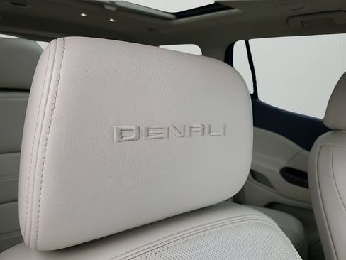 Used 2023 GMC Acadia Denali w/ Denali Technology Package image 16