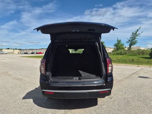 Used 2022 Chevrolet Suburban High Country AWD/4WD image 10