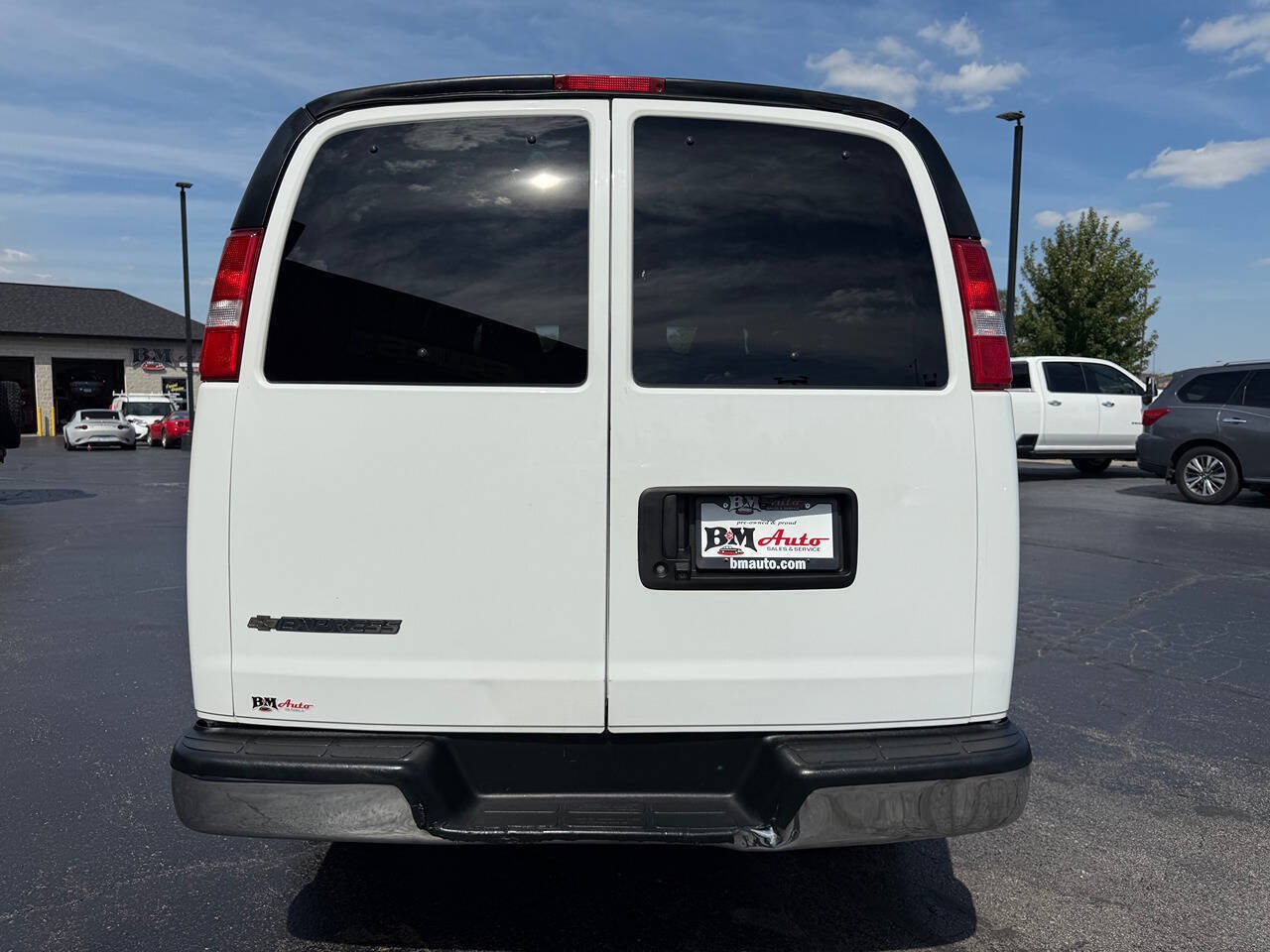 Used 2020 Chevrolet Express 2500 w/ Driver Convenience Package RWD image 6