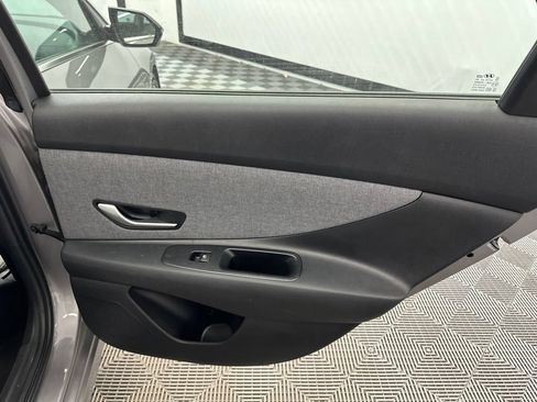 Used 2024 Hyundai Elantra Limited FWD image 17