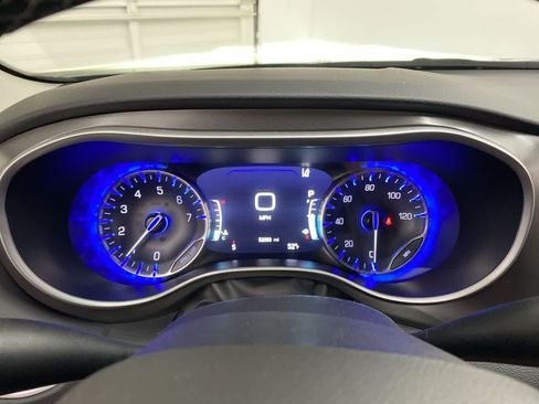 Used 2024 Chrysler Pacifica Touring-L FWD image 30