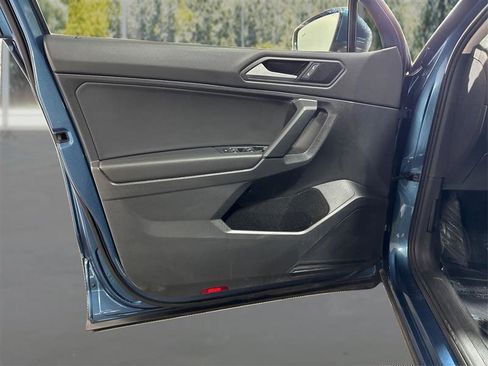 Used 2019 Volkswagen Tiguan SE w/ Panoramic Sunroof Package image 18