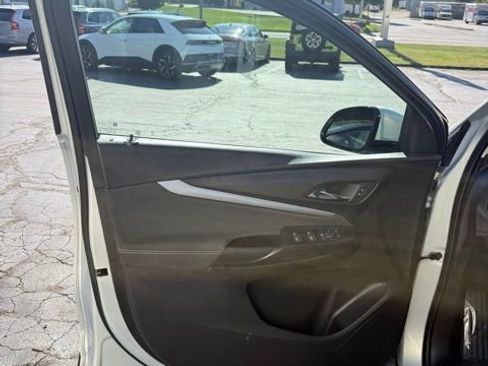 Used 2023 Chevrolet Bolt EUV LT image 33