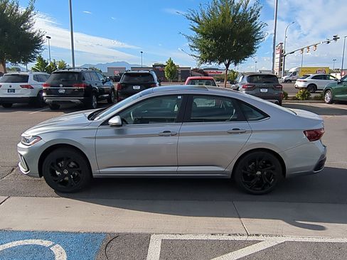 New 2025 Volkswagen Jetta SE image 9